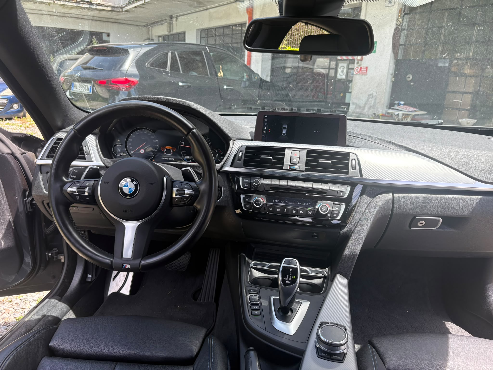 Interni con volante M e navigatore — BMW 430d Gran Coupé usata